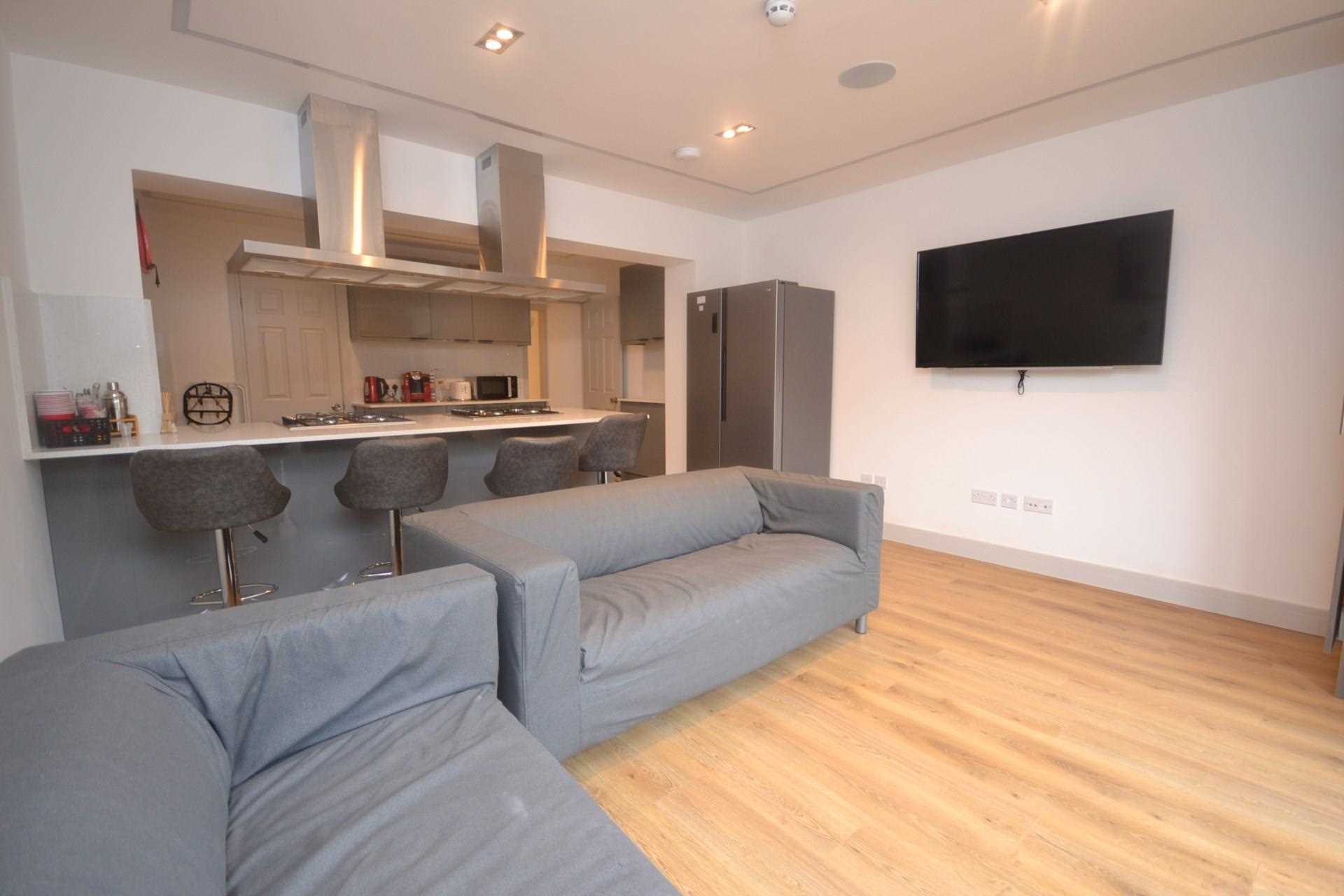 6 bed Mid Terraced House for rent in Reading. From Westgate Students