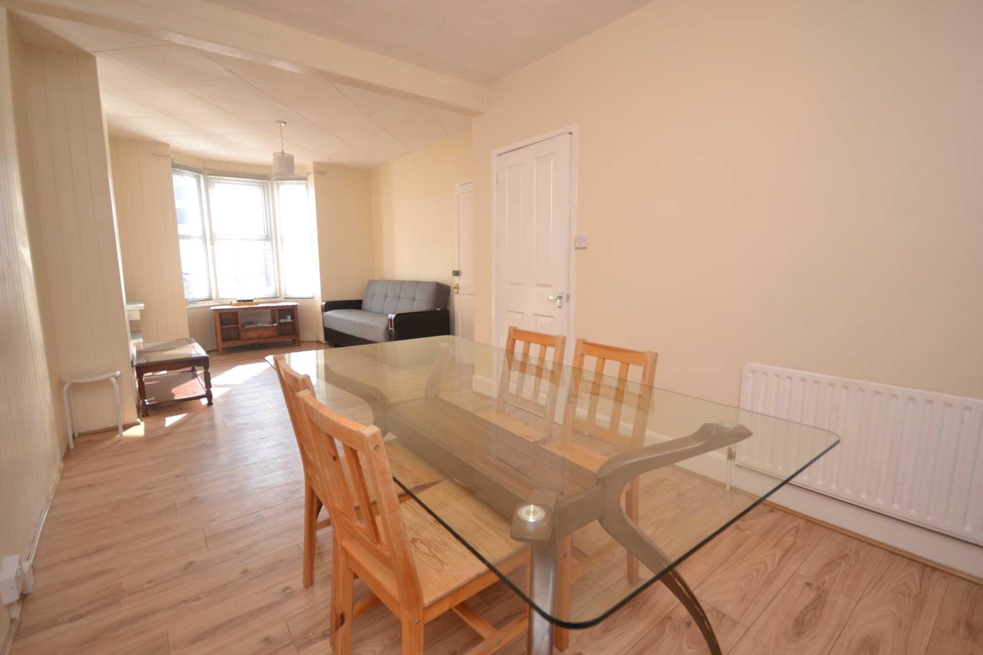 4 bed Mid Terraced House for rent in Reading. From Westgate Students