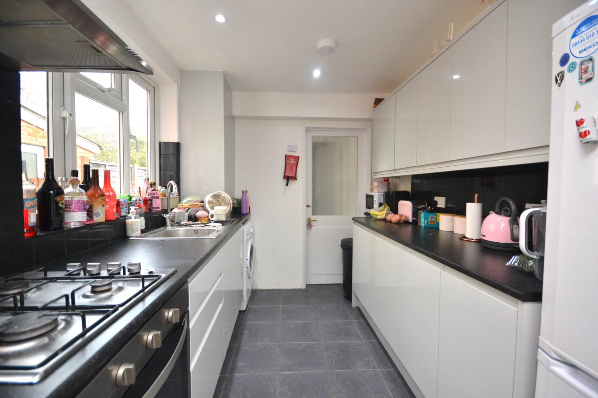 4 bed Mid Terraced House for rent in Reading. From Westgate Students