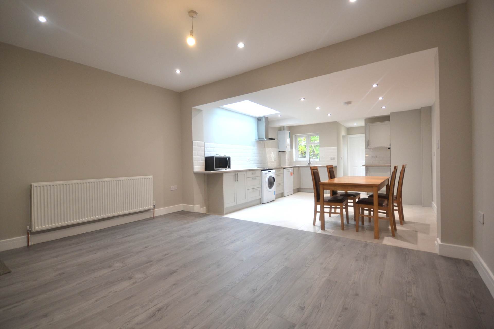 4 bed Mid Terraced House for rent in Reading. From Westgate Students