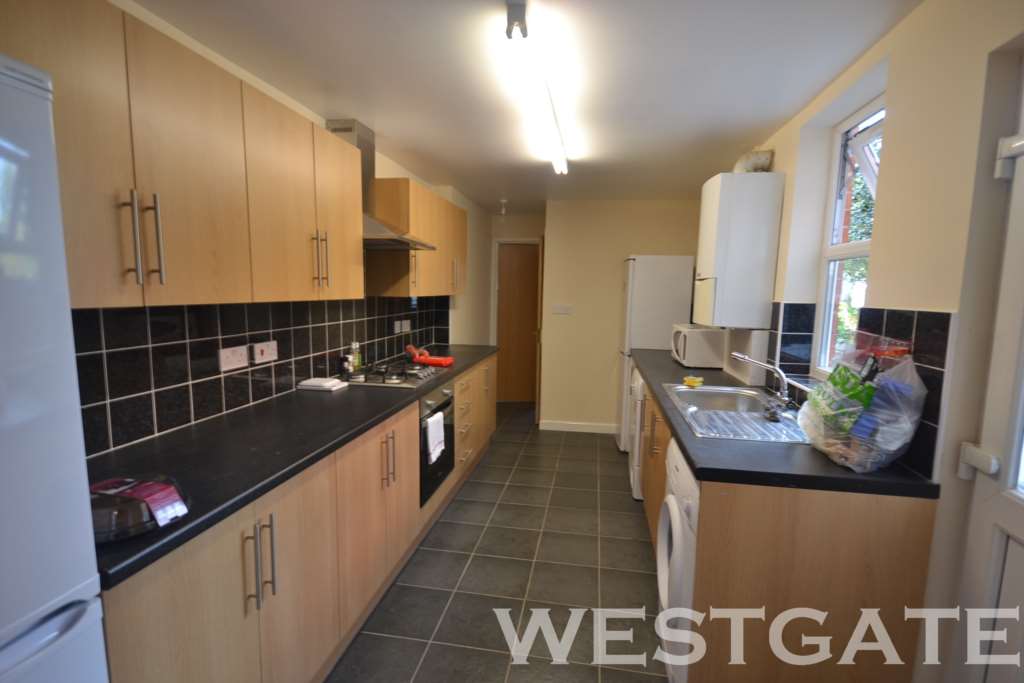 6 bed Mid Terraced House for rent in Reading. From Westgate Students