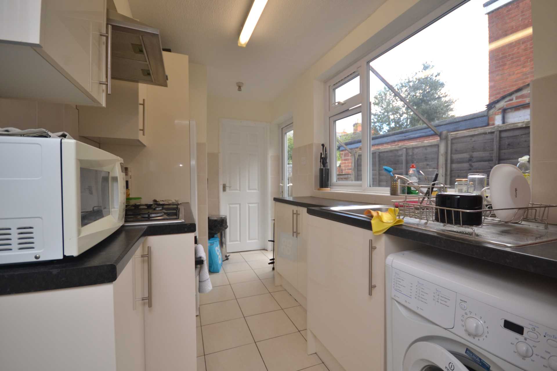 3 bed Mid Terraced House for rent in Reading. From Westgate Students