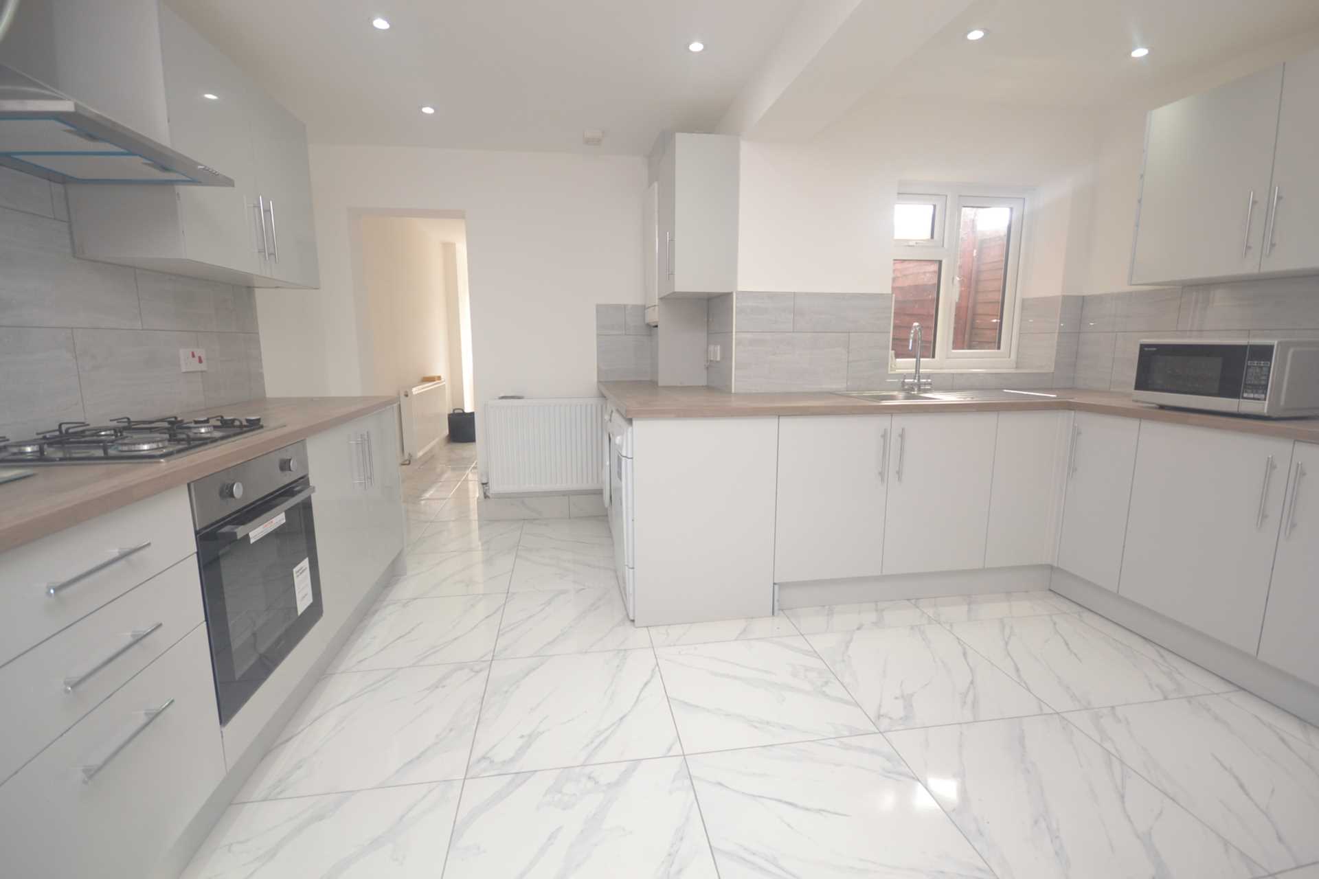 6 bed Mid Terraced House for rent in Reading. From Westgate Students