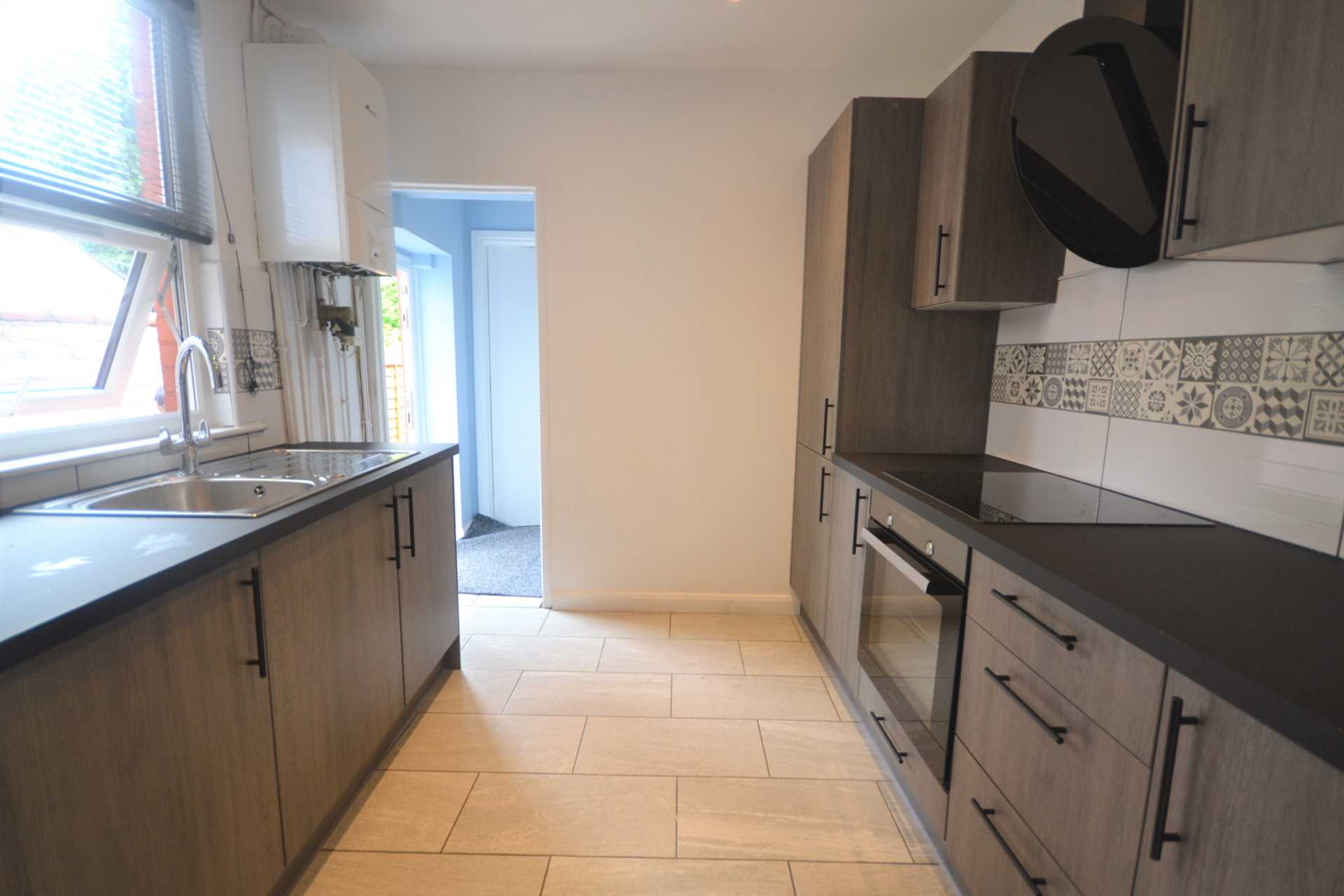 4 bed Mid Terraced House for rent in Reading. From Westgate Students