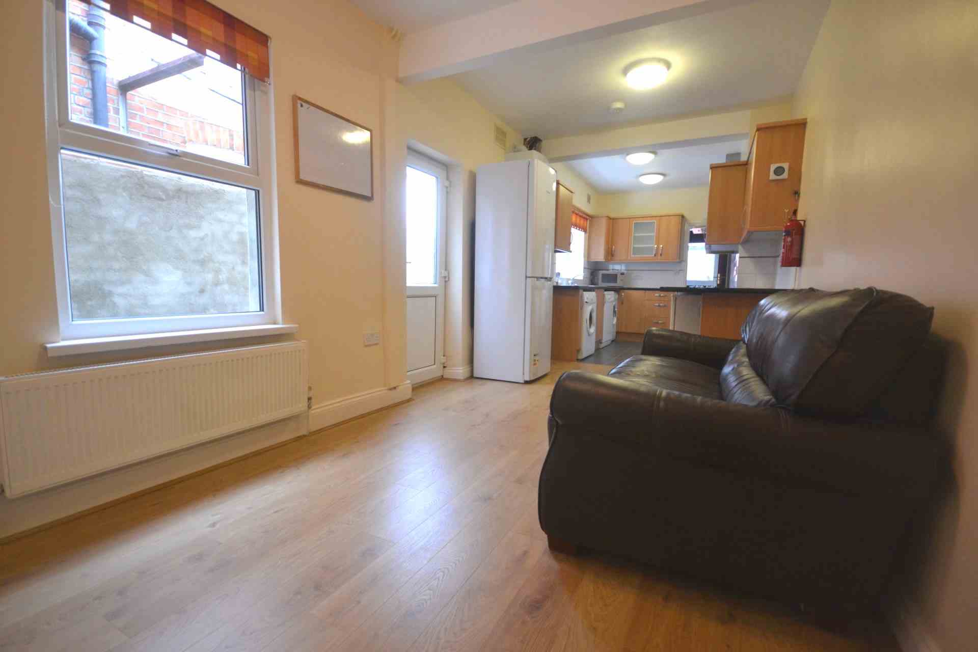5 bed Mid Terraced House for rent in Reading. From Westgate Students 5 bed Mid Terraced House for rent in Reading. From Westgate Students