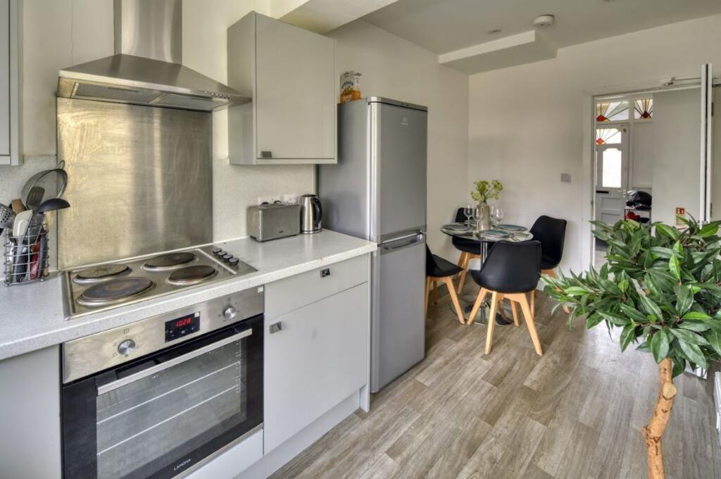 1 bed Detached for rent in Whiteway. From Purple Frog Property Ltd - Bristol