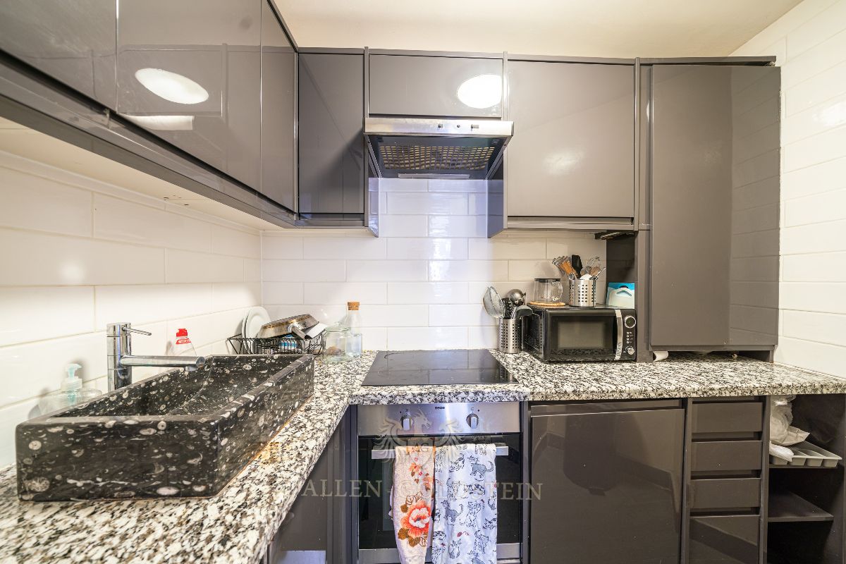 1 bed 1st Floor Flat for rent in London. From Allen Goldstein
