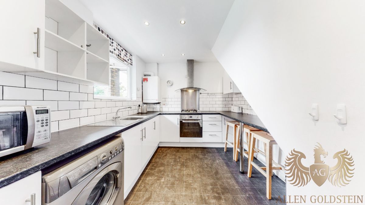 4 bed Annexe for rent in London. From Allen Goldstein
