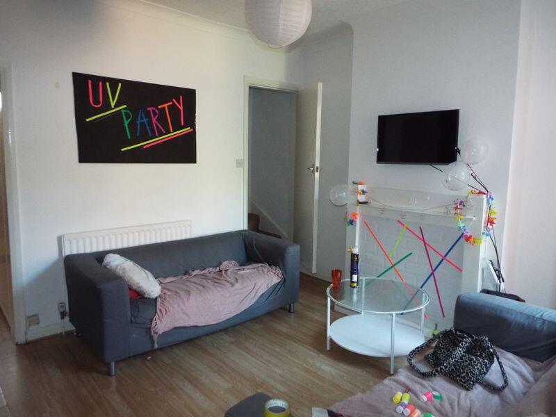 4 bed Mid Terraced House for rent in Birmingham. From Amber Court Lettings - Selly Oak 4 bed Mid Terraced House for rent in Birmingham. From Amber Court Lettings - Selly Oak