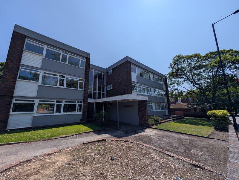 4 bed Studio for rent in Smethwick. From Amber Court Lettings - Selly Oak 4 bed Studio for rent in Smethwick. From Amber Court Lettings - Selly Oak