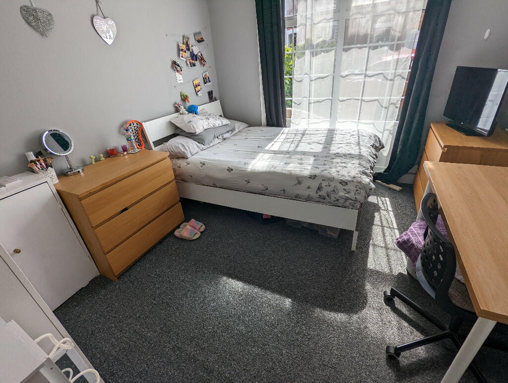 4 bed Mid Terraced House for rent in Reading. From Cintra Estates - Reading