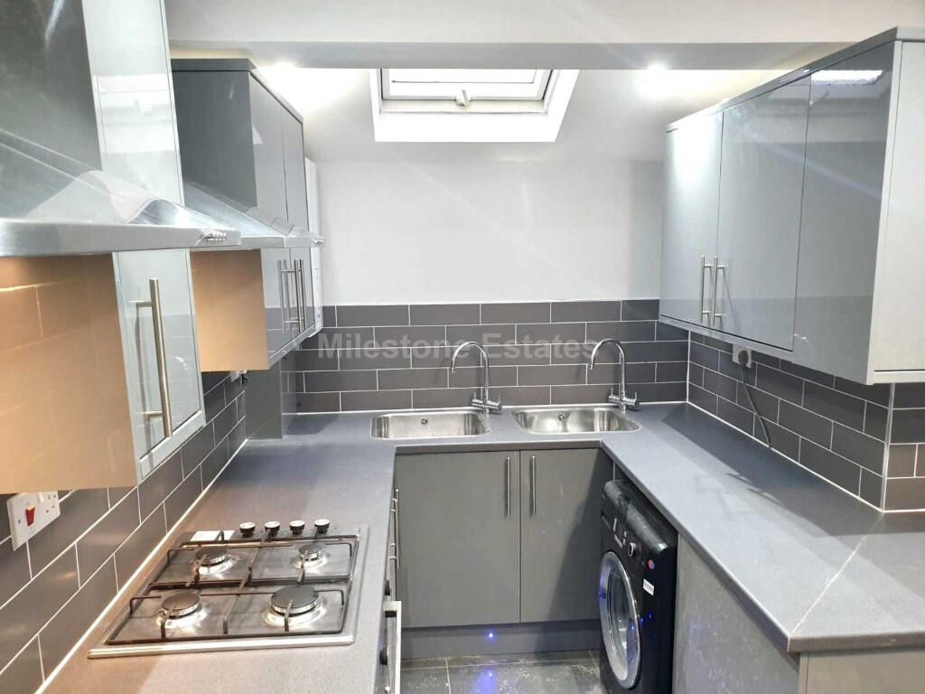 6 bed Mid Terraced House for rent in Reading. From Cintra Estates - Reading