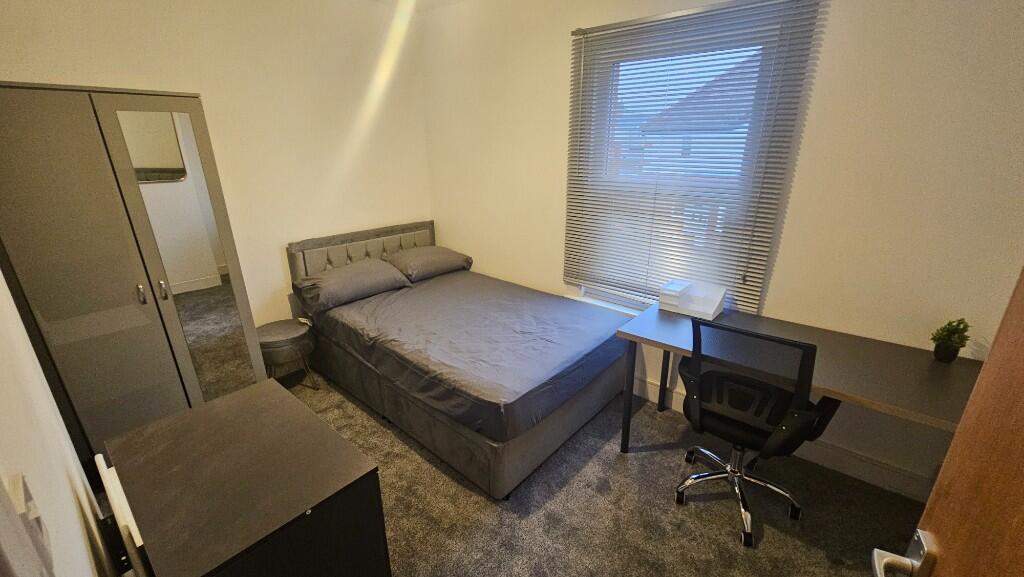 4 bed Mid Terraced House for rent in Woodley. From Cintra Estates - Reading