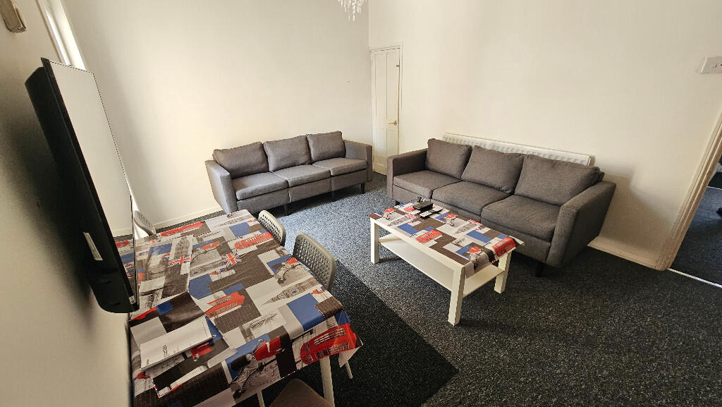 4 bed Mid Terraced House for rent in Reading. From Cintra Estates - Reading