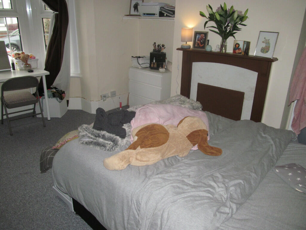 6 bed Mid Terraced House for rent in Reading. From Cintra Estates - Reading