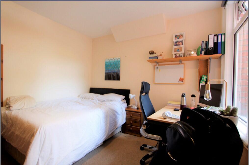 3 bed Mid Terraced House for rent in Woodley. From Cintra Estates - Reading