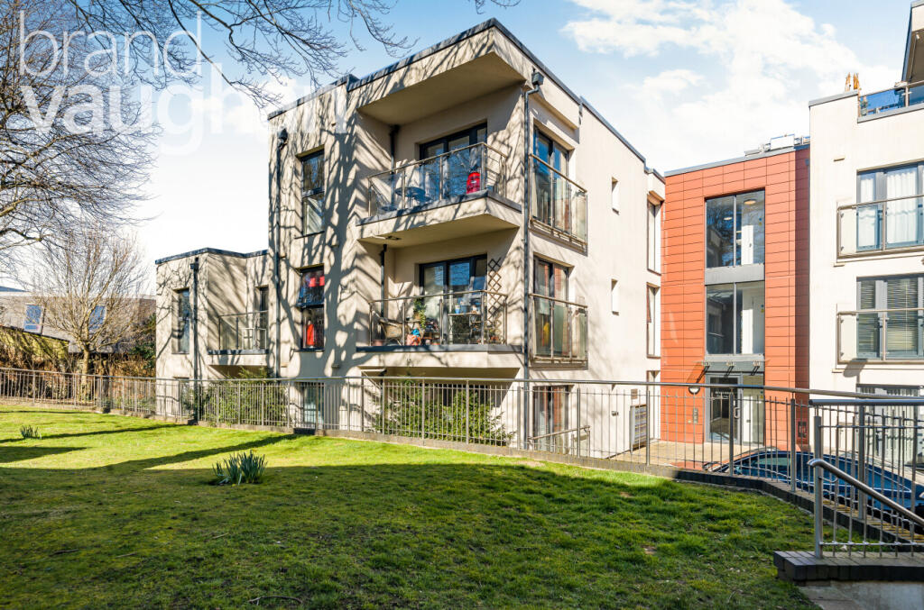 2 bed 1st Floor Flat for rent in Brighton and Hove. From Brand Vaughan - Hove 2 bed 1st Floor Flat for rent in Brighton and Hove. From Brand Vaughan - Hove
