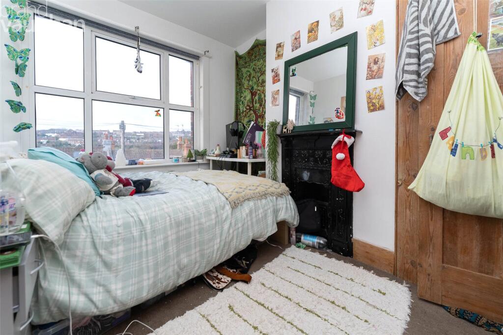 4 bed Mid Terraced House for rent in Ovingdean. From Brand Vaughan - Student Lettings - Brighton