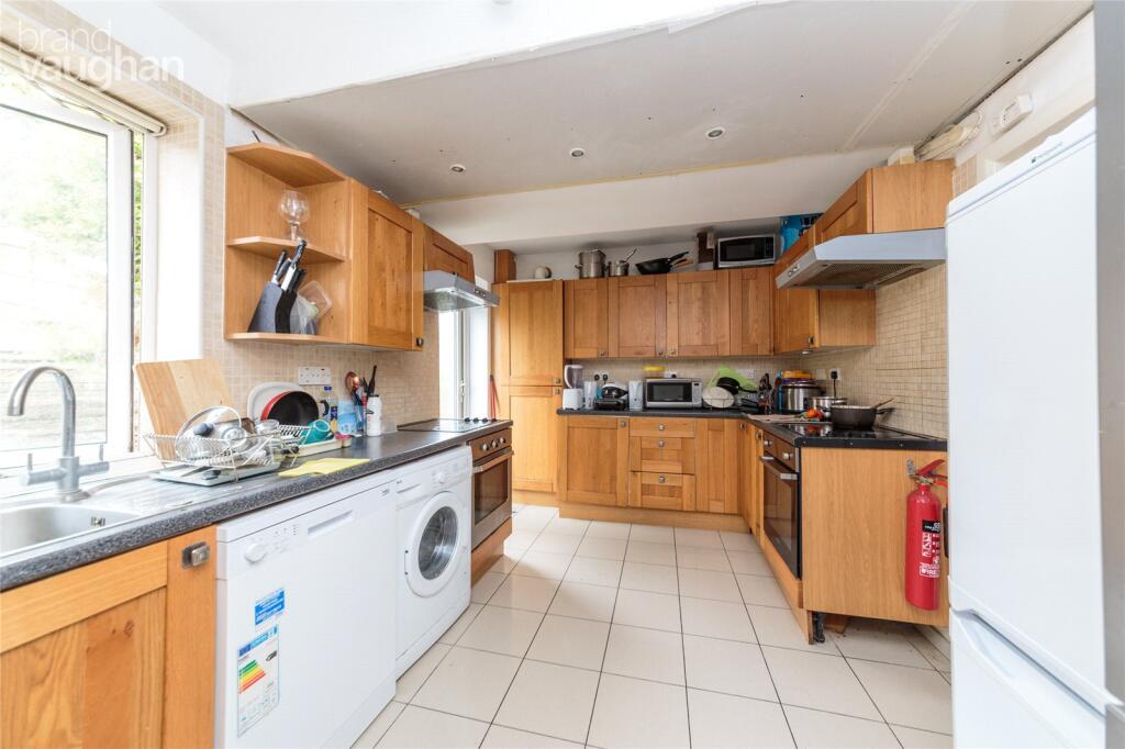 6 bed Semi Detached for rent in Ovingdean. From Brand Vaughan - Student Lettings - Brighton
