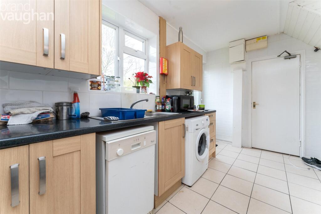 5 bed Semi Detached for rent in Ovingdean. From Brand Vaughan - Student Lettings - Brighton