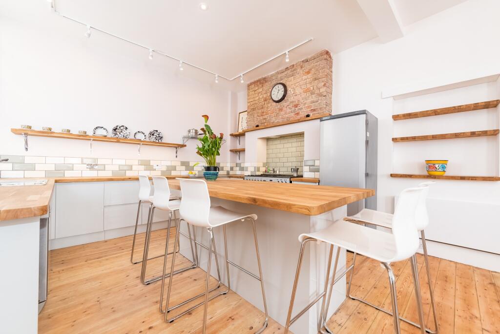 4 bed Mid Terraced House for rent in Ovingdean. From Brand Vaughan - Student Lettings - Brighton