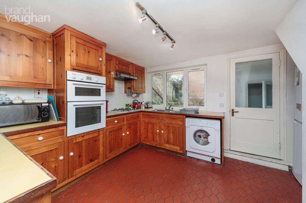 4 bed Mid Terraced House for rent in Ovingdean. From Brand Vaughan - Student Lettings - Brighton