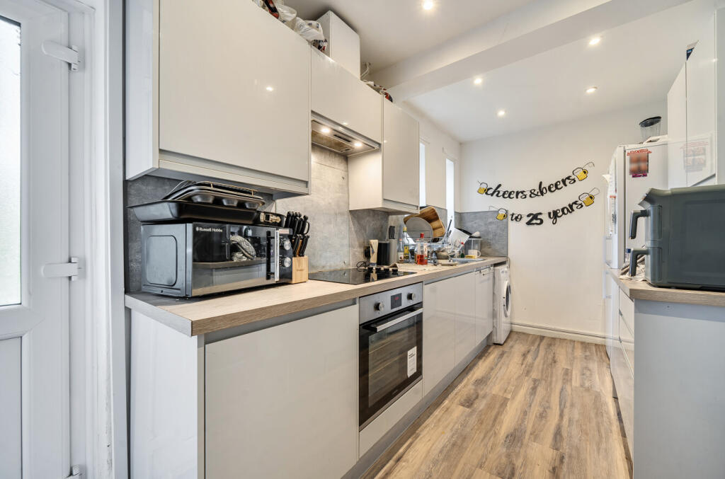 5 bed Semi Detached for rent in Falmer. From Brand Vaughan - Student Lettings - Brighton