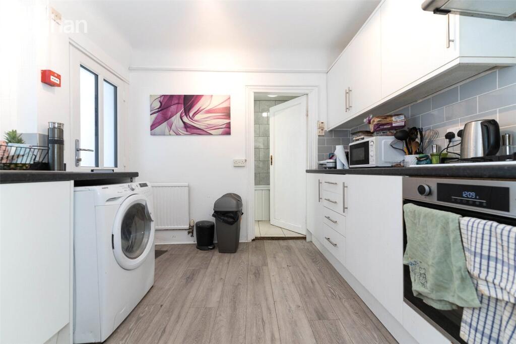 3 bed 1st Floor Flat for rent in Brighton and Hove. From Brand Vaughan - Student Lettings - Brighton