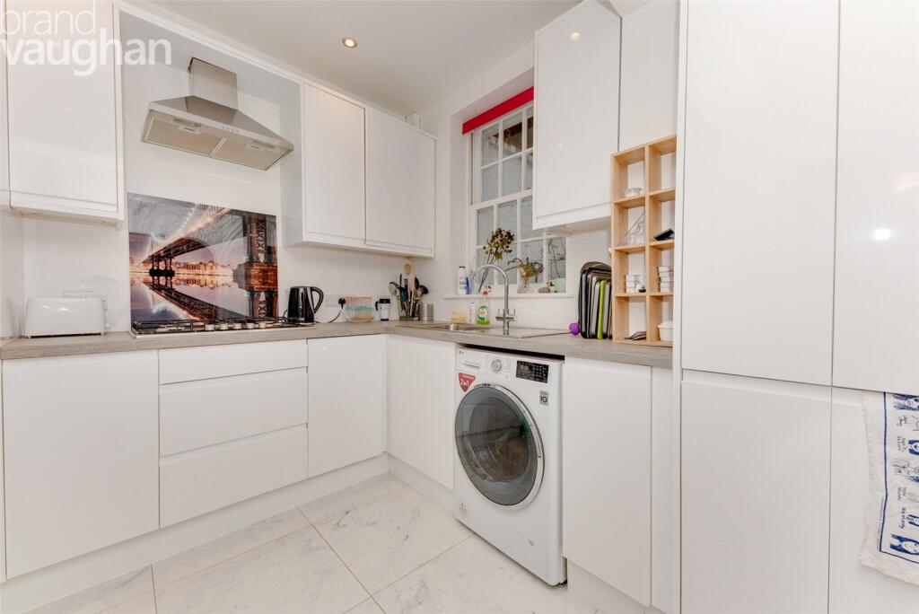 3 bed 1st Floor Flat for rent in Brighton and Hove. From Brand Vaughan - Student Lettings - Brighton 3 bed 1st Floor Flat for rent in Brighton and Hove. From Brand Vaughan - Student Lettings - Brighton