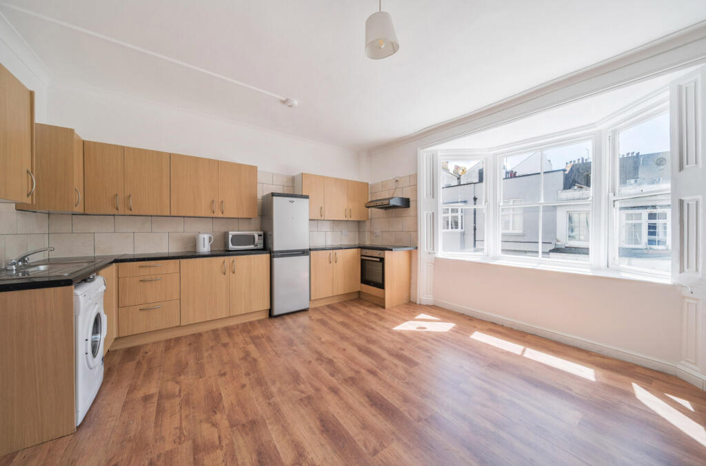 4 bed Mid Terraced House for rent in Ovingdean. From Brand Vaughan - Student Lettings - Brighton