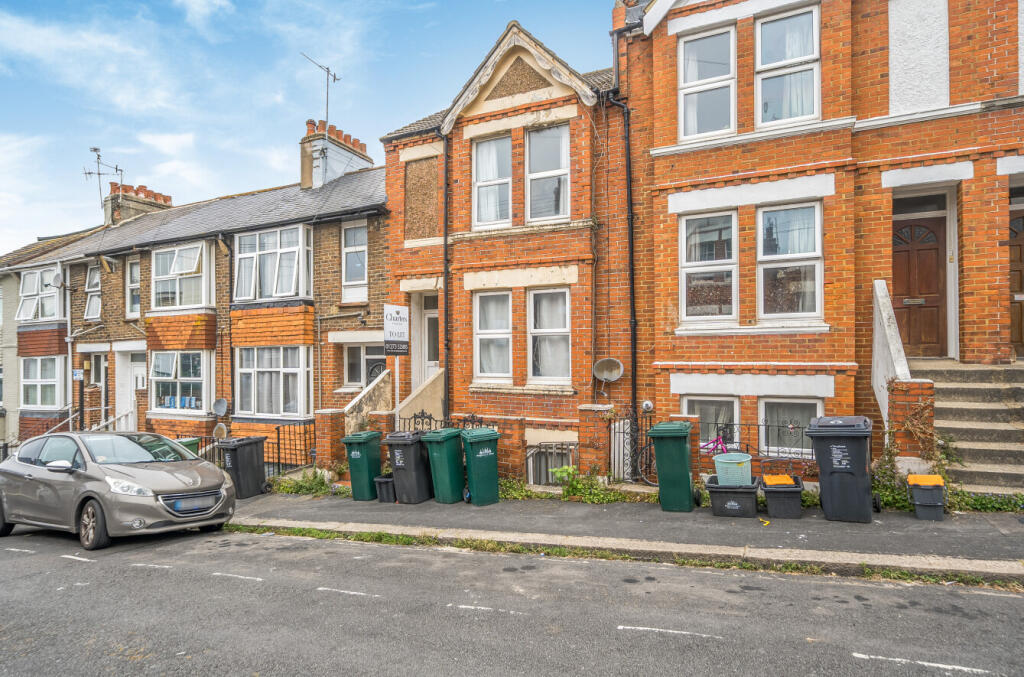 5 bed Mid Terraced House for rent in Ovingdean. From Brand Vaughan - Student Lettings - Brighton
