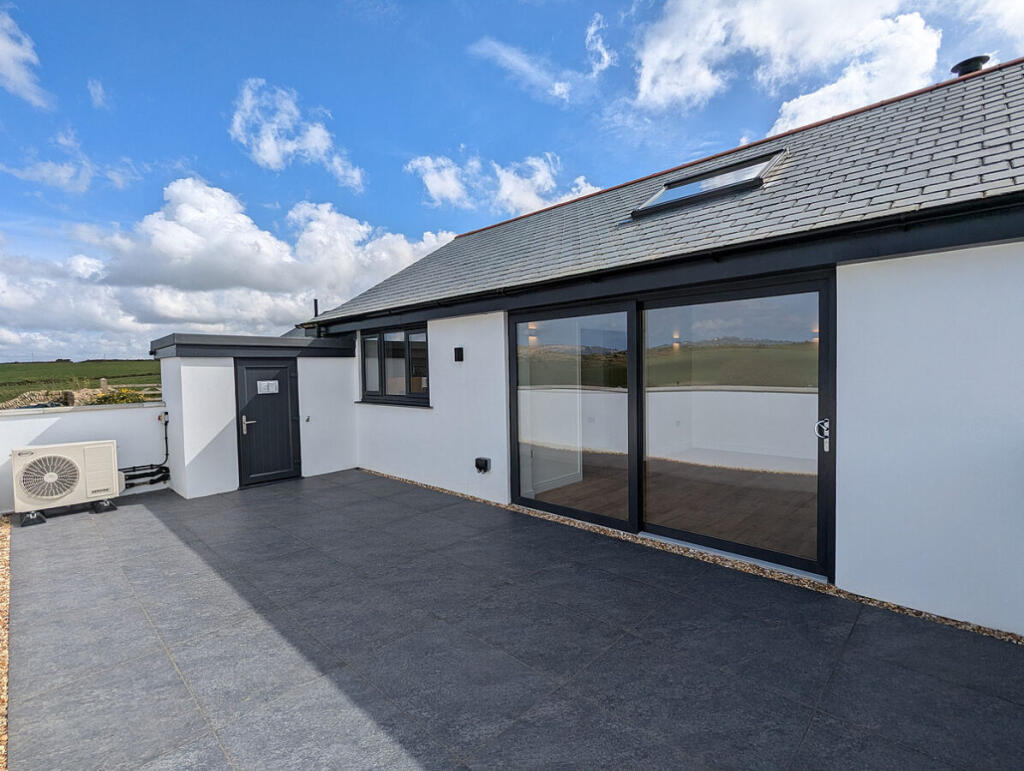 2 bed Bungalow for rent in Helston. From Real Estates - Redruth