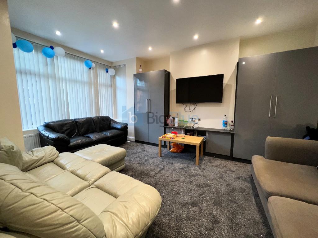 9 bed Mid Terraced House for rent in Leeds. From Big Blue Lettings - Leeds