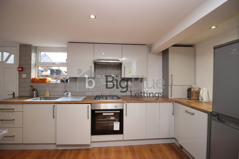 6 bed Mid Terraced House for rent in Leeds. From Big Blue Lettings - Leeds