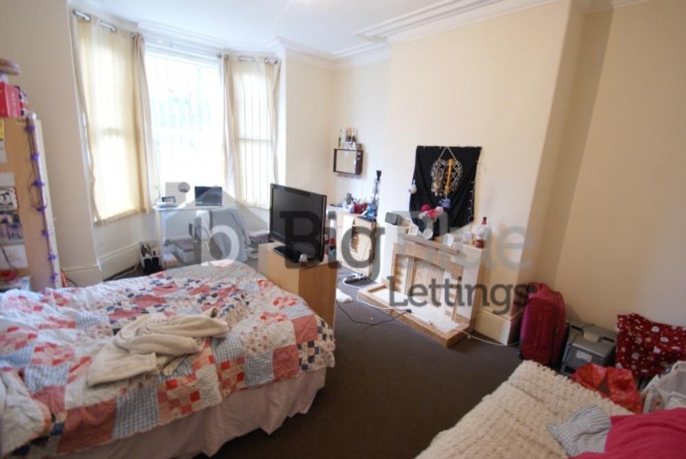 8 bed Mid Terraced House for rent in Leeds. From Big Blue Lettings - Leeds
