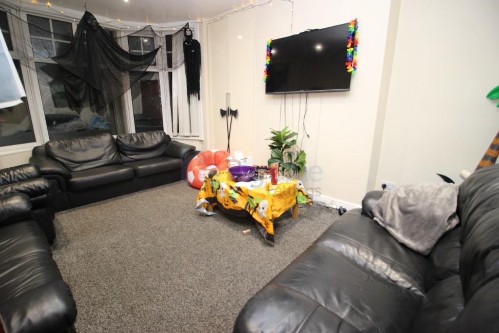 8 bed Mid Terraced House for rent in Leeds. From Big Blue Lettings - Leeds