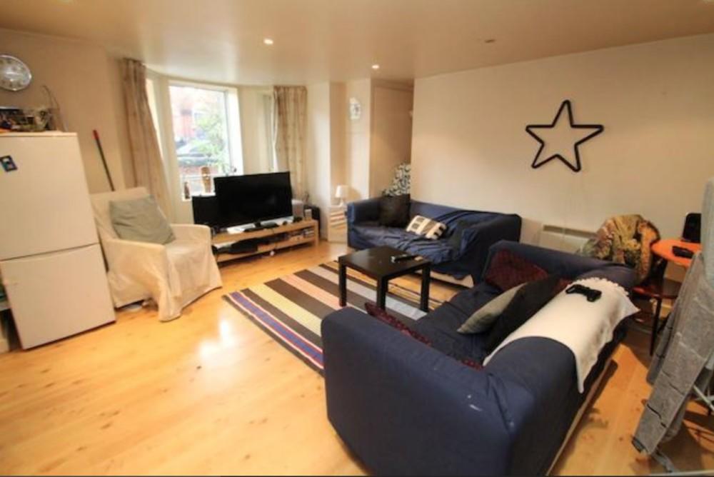 9 bed Mid Terraced House for rent in Leeds. From Big Blue Lettings - Leeds
