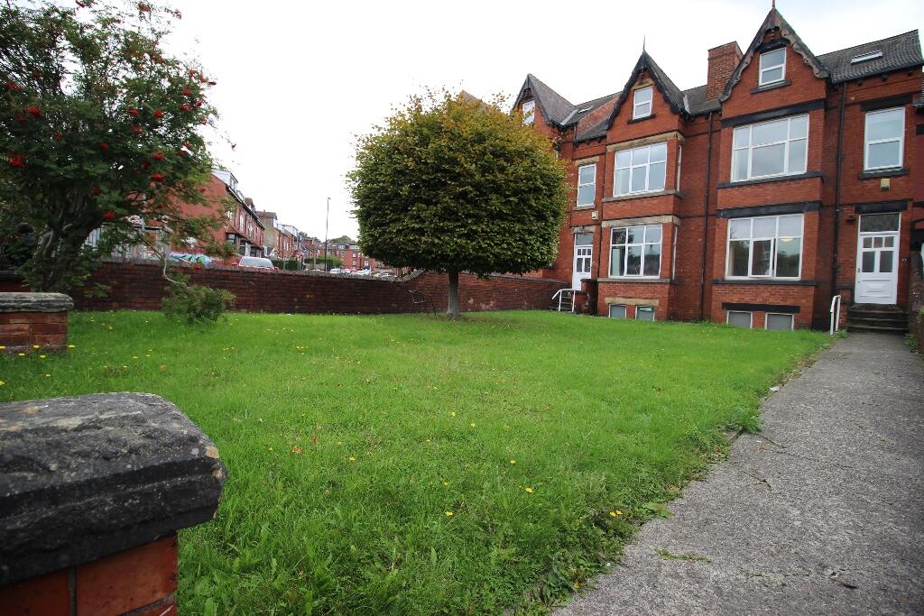 8 bed Mid Terraced House for rent in Leeds. From Big Blue Lettings - Leeds