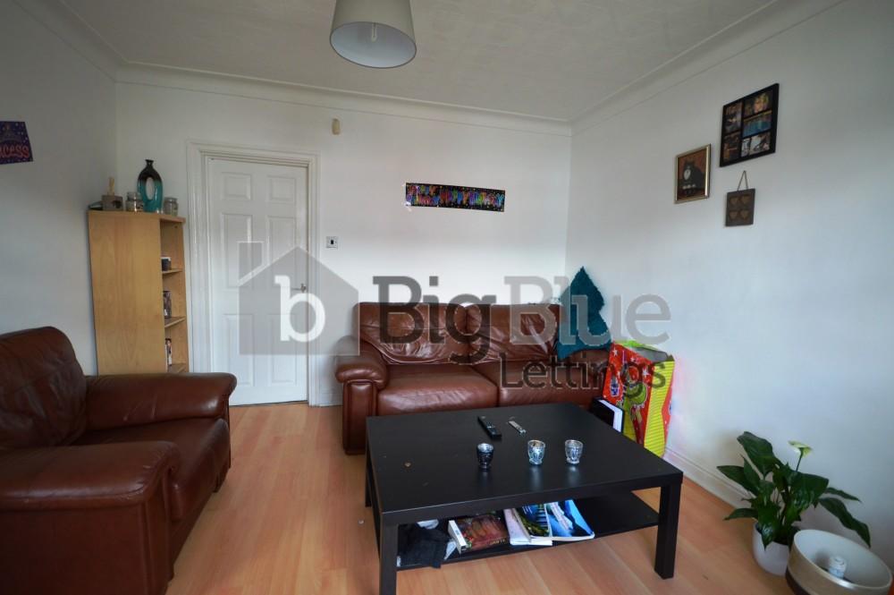 2 bed Mid Terraced House for rent in Leeds. From Big Blue Lettings - Leeds