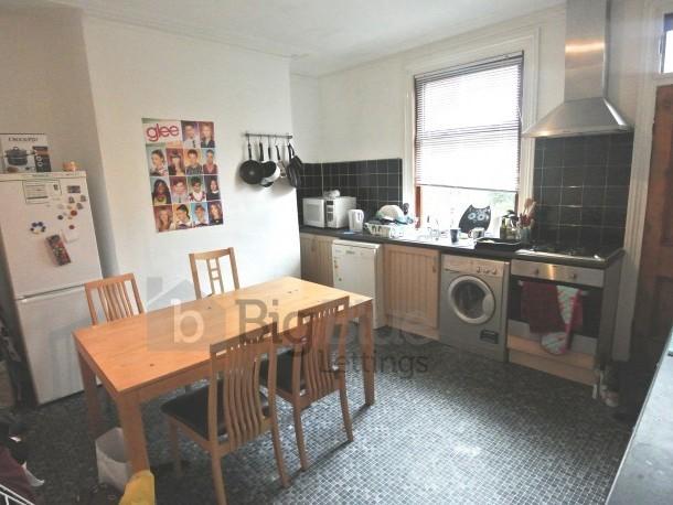 4 bed Mid Terraced House for rent in Leeds. From Big Blue Lettings - Leeds
