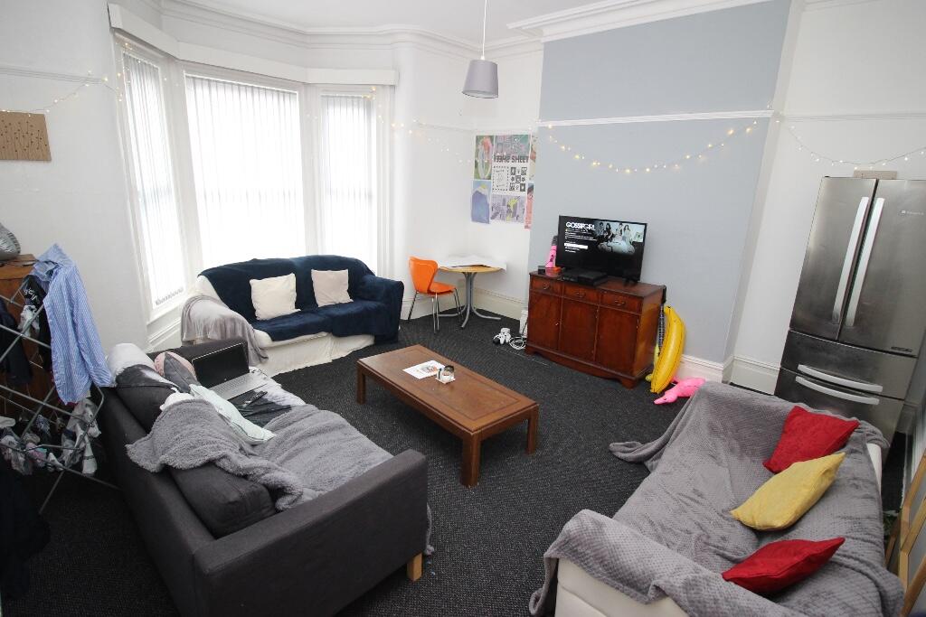 6 bed Mid Terraced House for rent in Leeds. From Big Blue Lettings - Leeds