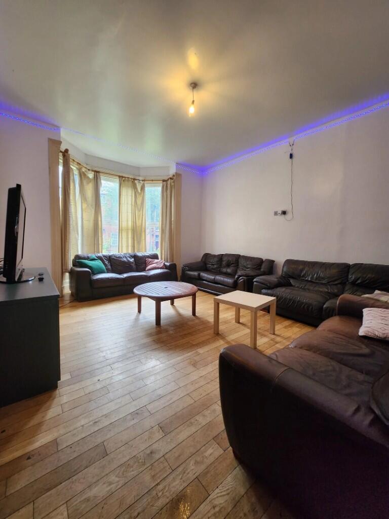 10 bed Mid Terraced House for rent in Leeds. From Big Blue Lettings - Leeds 10 bed Mid Terraced House for rent in Leeds. From Big Blue Lettings - Leeds