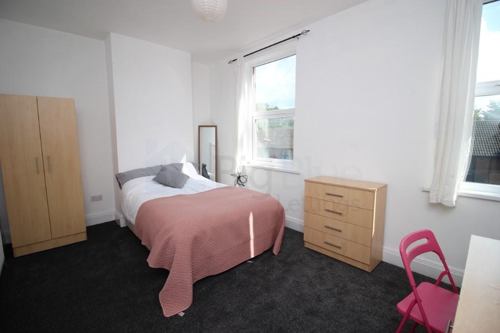 5 bed Mid Terraced House for rent in Leeds. From Big Blue Lettings - Leeds 5 bed Mid Terraced House for rent in Leeds. From Big Blue Lettings - Leeds