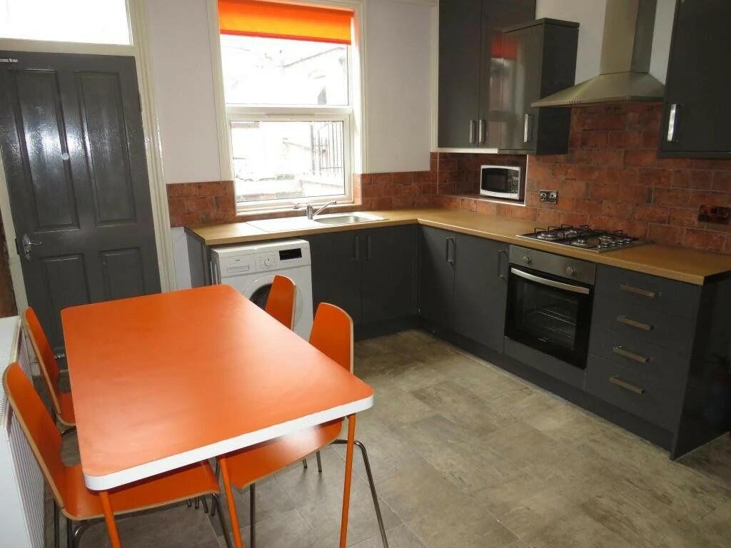 4 bed Mid Terraced House for rent in Leeds. From Big Blue Lettings - Leeds 4 bed Mid Terraced House for rent in Leeds. From Big Blue Lettings - Leeds