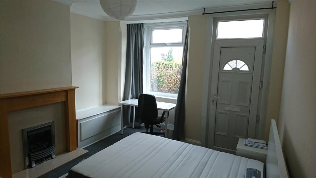 3 bed Mid Terraced House for rent in Beeston. From Whitegates - Nottingham