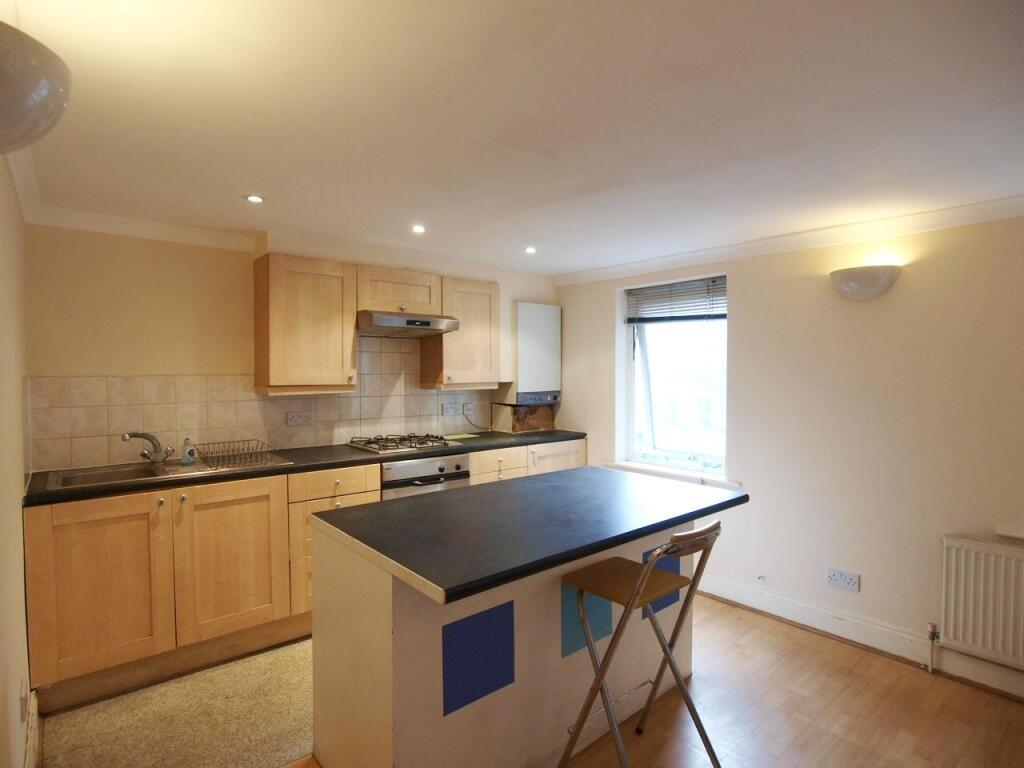 3 bed 1st Floor Flat for rent in London. From Alex Marks Islington
