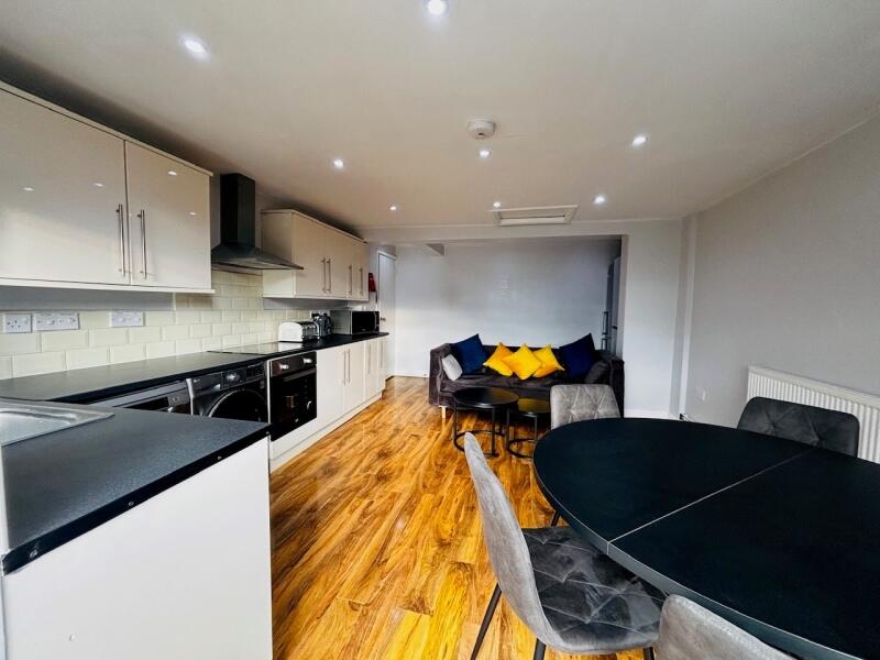 5 bed Mid Terraced House for rent in Nottingham. From Elitelets Property Services Ltd - Nottingham
