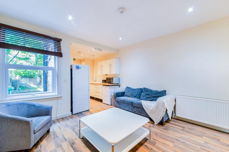 4 bed Mid Terraced House for rent in Nottingham. From Elitelets Property Services Ltd - Nottingham