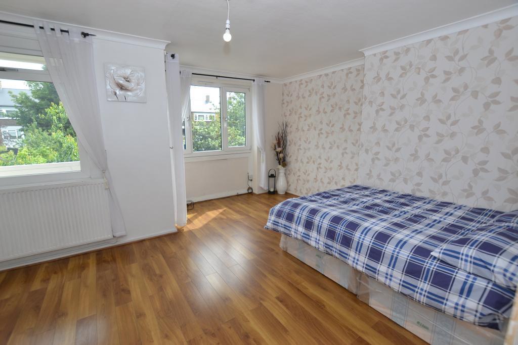4 bed 1st Floor Flat for rent in Stepney. From Prime Land Property - London