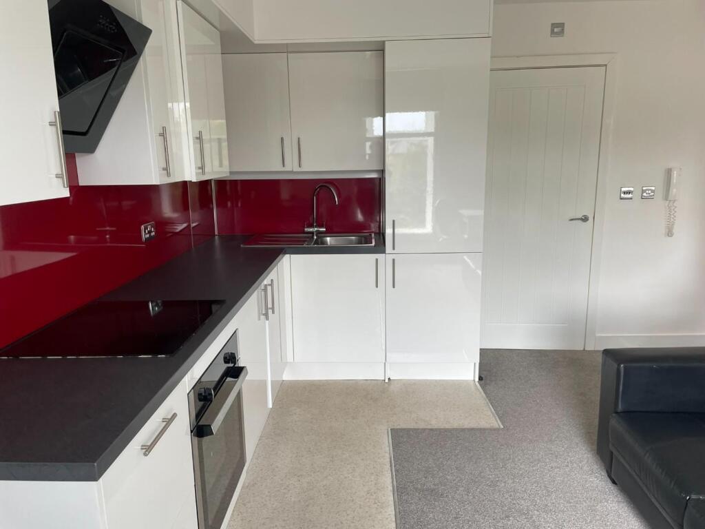 4 bed Studio for rent in Sheffield. From MBA Lettings & Property Management Ltd - Sheffield 4 bed Studio for rent in Sheffield. From MBA Lettings & Property Management Ltd - Sheffield